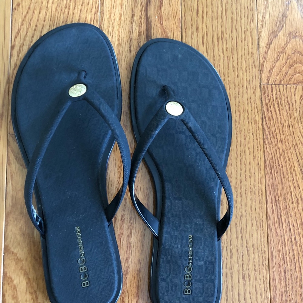 BCBG flip flops - Picture 2 of 3